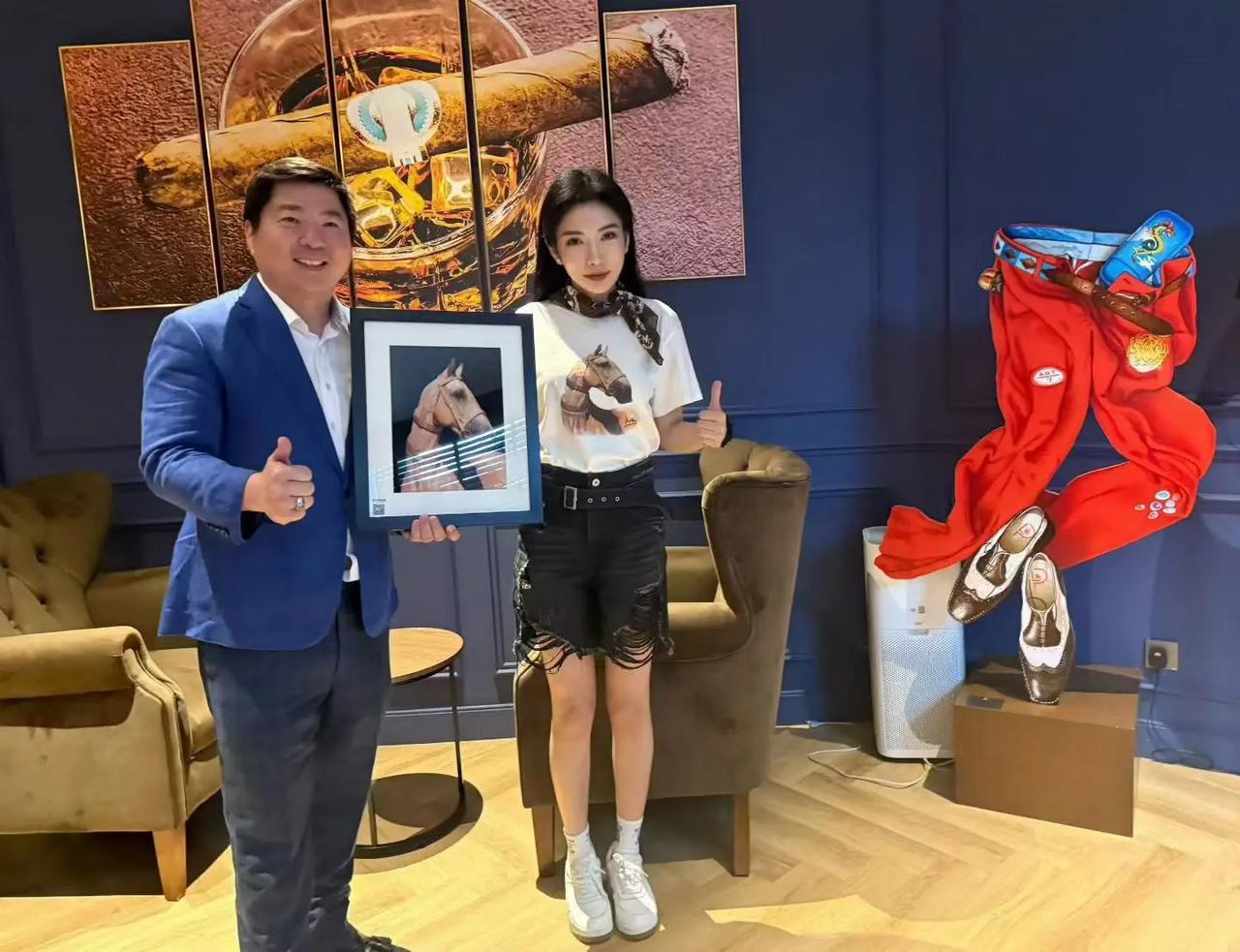 致米巧铭马来西亚画展[心][玫瑰][玫瑰][玫瑰][福][强] 恭贺85后灵魂有