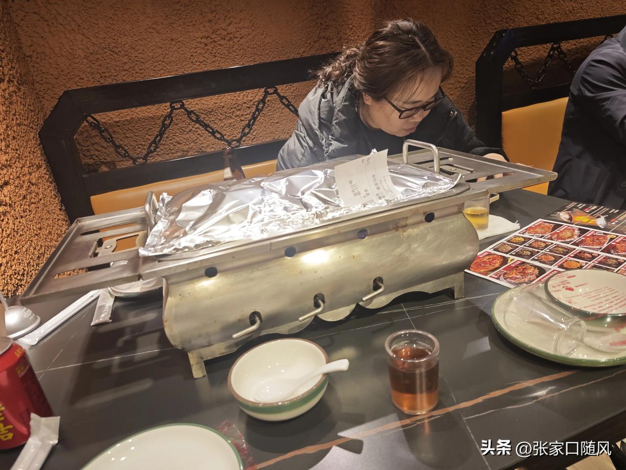 昨天人家吃汤圆，我中午吃饺子，晚饭媳妇叫出去吃烤鱼。

这一天的生活太好了，今年