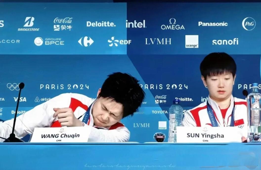 原来那时候就已经这么明显啦，他一直在咬牙硬撑呢，你们发现了没？楚钦这人看着外表拽