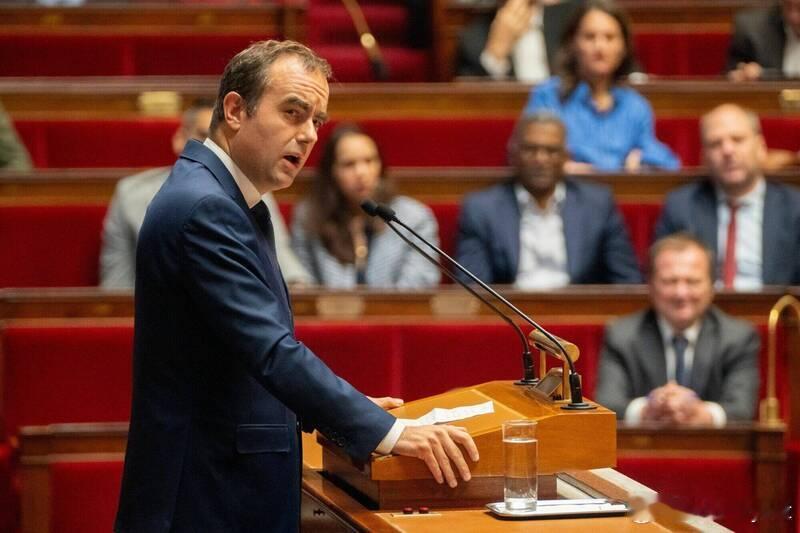 【法国总理再次挺过不信任投票 提议推迟退休金改革缓解政治危机】海外新鲜事 法国最