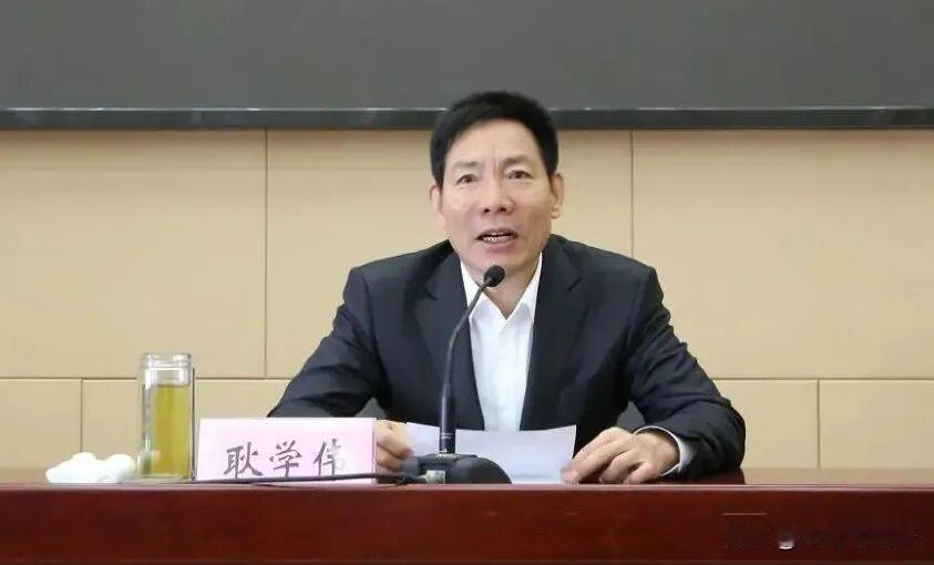 兰山人熟悉的“老书记”耿学伟，在退休之后被查。耿学伟仕途终于日照，也是从日照退下