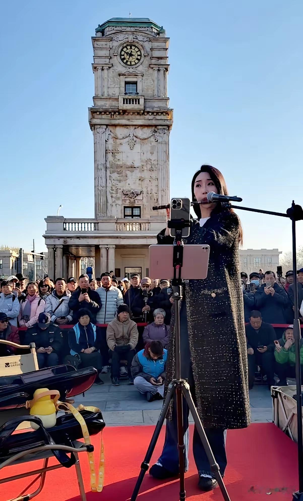 孙楚泊是群众喜欢的支持的人民艺术家
最近有关孙楚泊的画面和视频经常出现，这表明作