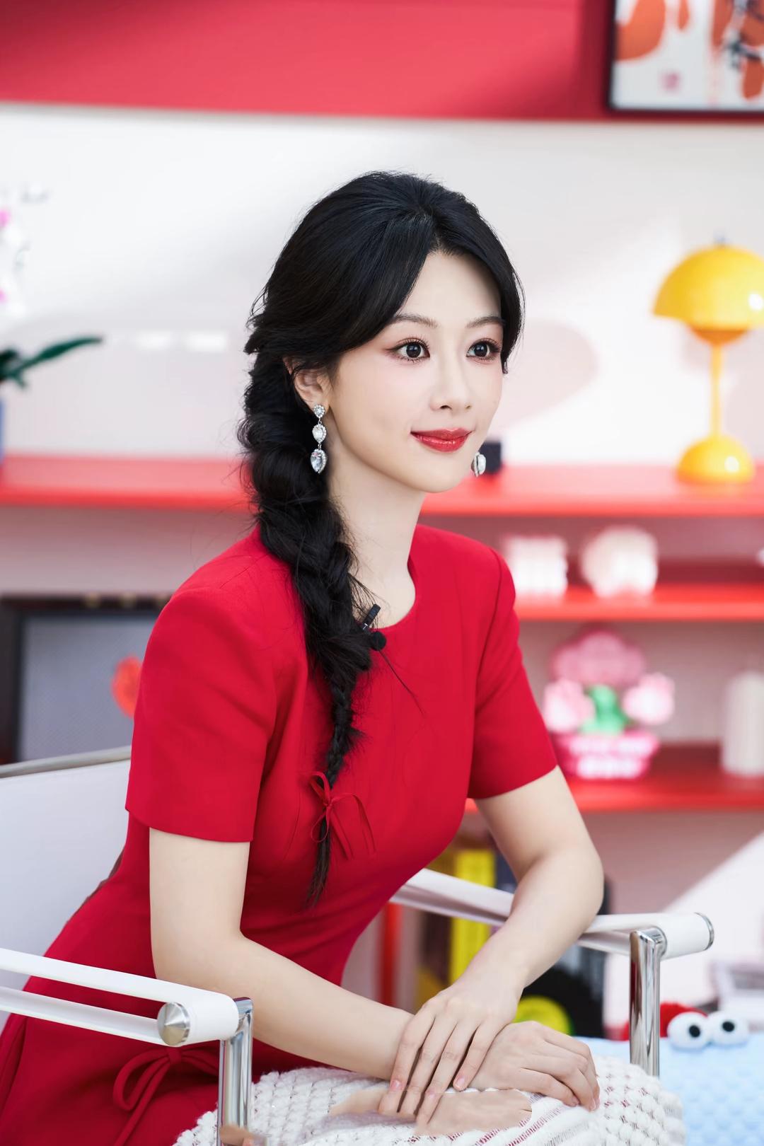 杨紫才是真正的顶流赢家，这份实至名归的荣誉，你认可吗？

杨紫凭借扎实的表演功底