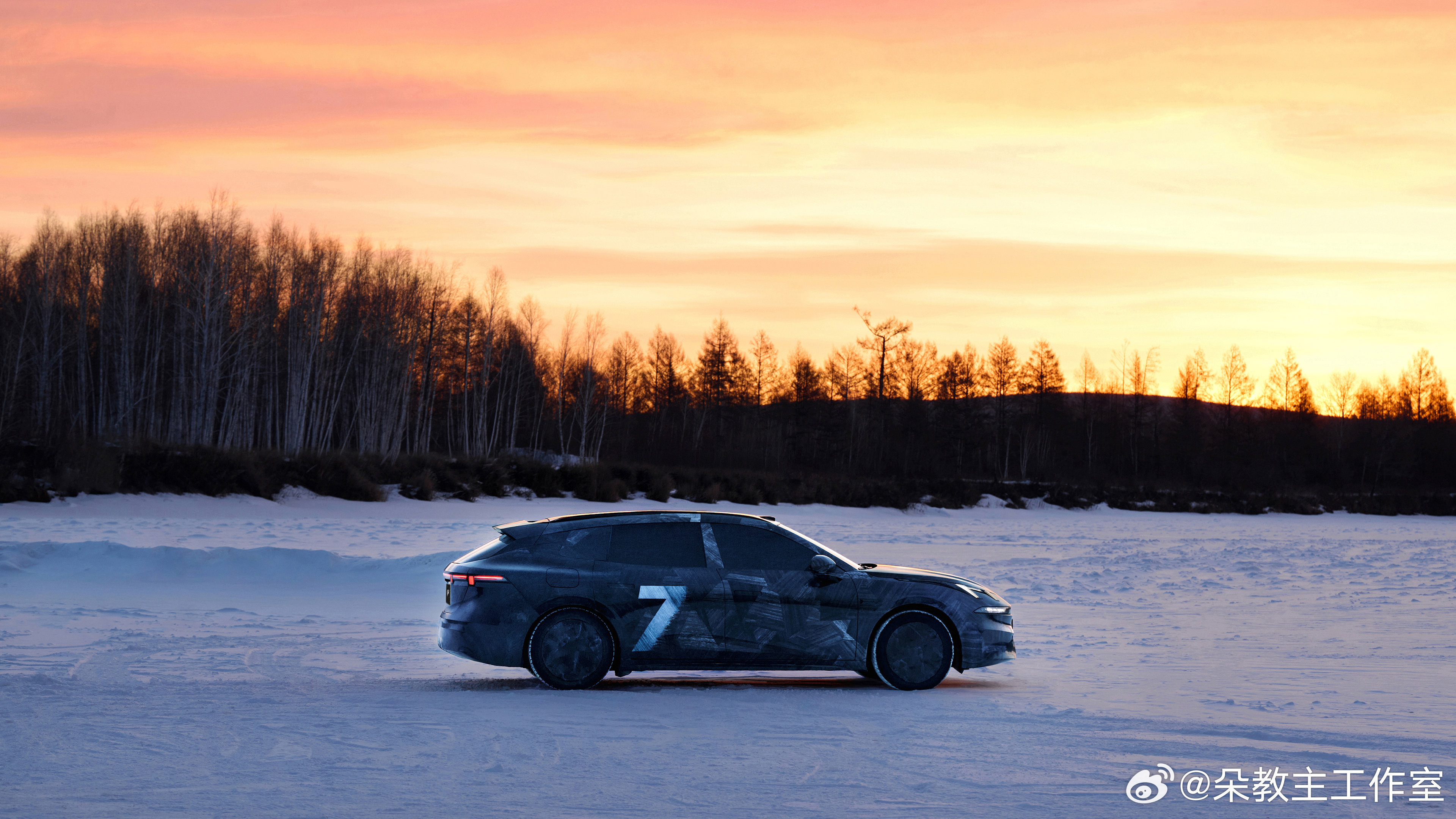 领克07GT现在还在伪装测试阶段，但是和其他品牌严防死守保密的策略不一样的是，新