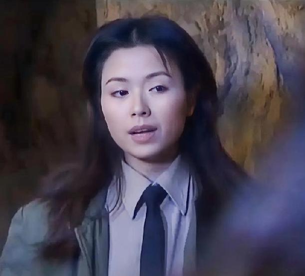 你敢想象吗？
1943年，
在湘西的深山老林里，
竟然有一位倾国倾城的女土匪放出