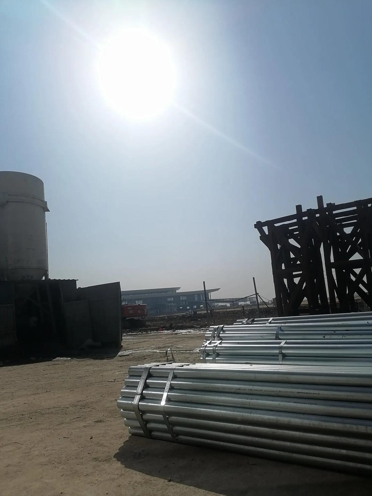 大家好，我是水电工星仔，39岁，在工地干活今年是第五年，看新闻大家都在说外面的就