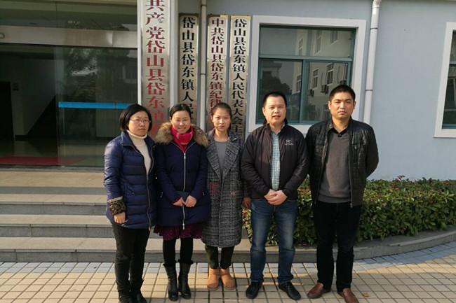 那是2016年6月的一个傍晚，洪生把车停在歙县县城路边，手指在滴滴软件上划拉了十