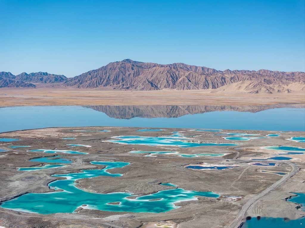 【美丽家乡 青海海西——湖光潋滟 斑斓凝珀】       青海海西蒙古族藏族自治