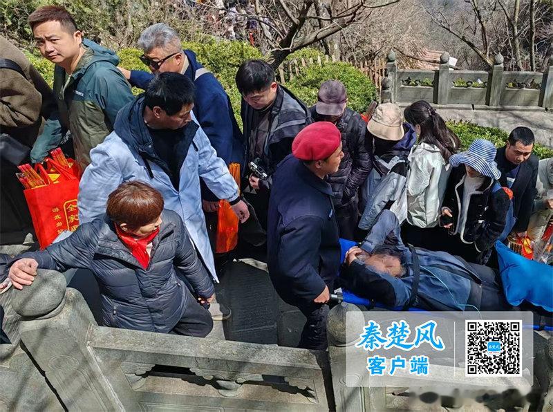 十堰 高效救援赢民心 游客致谢武当山十堰爆料武当山 十堰融媒 秦楚风讯（通讯员 