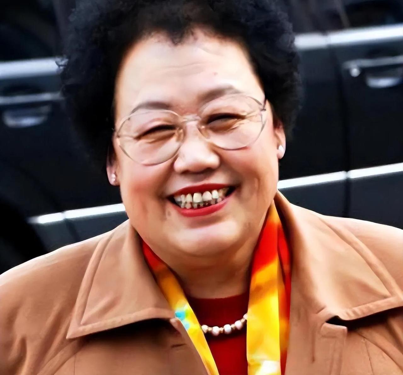 中国女首富陈丽华:不该工人一分钱，加班有加班费，上班有上班费，不能该工人的钱，工