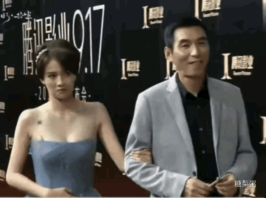 我都说了从来不会故意截图，动图她姐也这样的[笑cry] ​​​