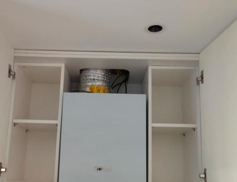 我同事老刘，去年双十一抢了台特价热水器，才1200块，美滋滋觉得捡了大便宜。结果