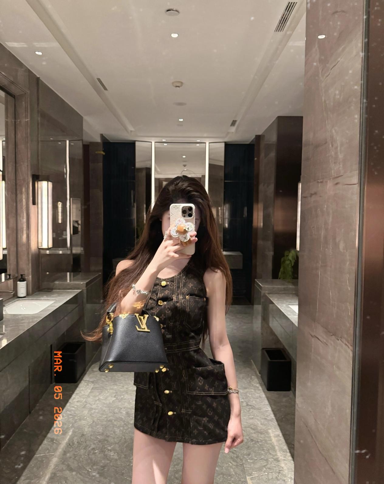 来吃东营一个大瓜！
本地又有一位年轻女生，刚当上董事长身边的高管，就开始在网上各