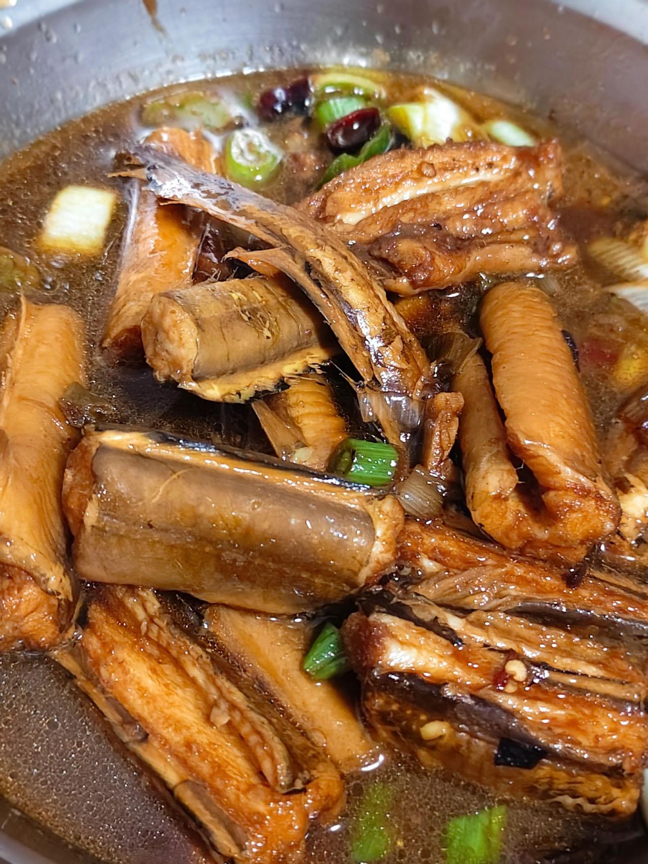 家人们今天在幸福门徒手抓的三条海鳗鱼我已经酱焖红烧了，没想到这鱼是真好吃鱼汤特鲜