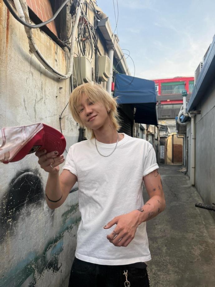 徐明浩我也不是完美的存在徐明浩girlsnboys教学反复循环这段舞蹈教学，滑步