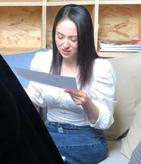 合作方曝董璇当年救夫窘境，
20万接杂牌代言，
二胎流产状态极差

那几年，董璇