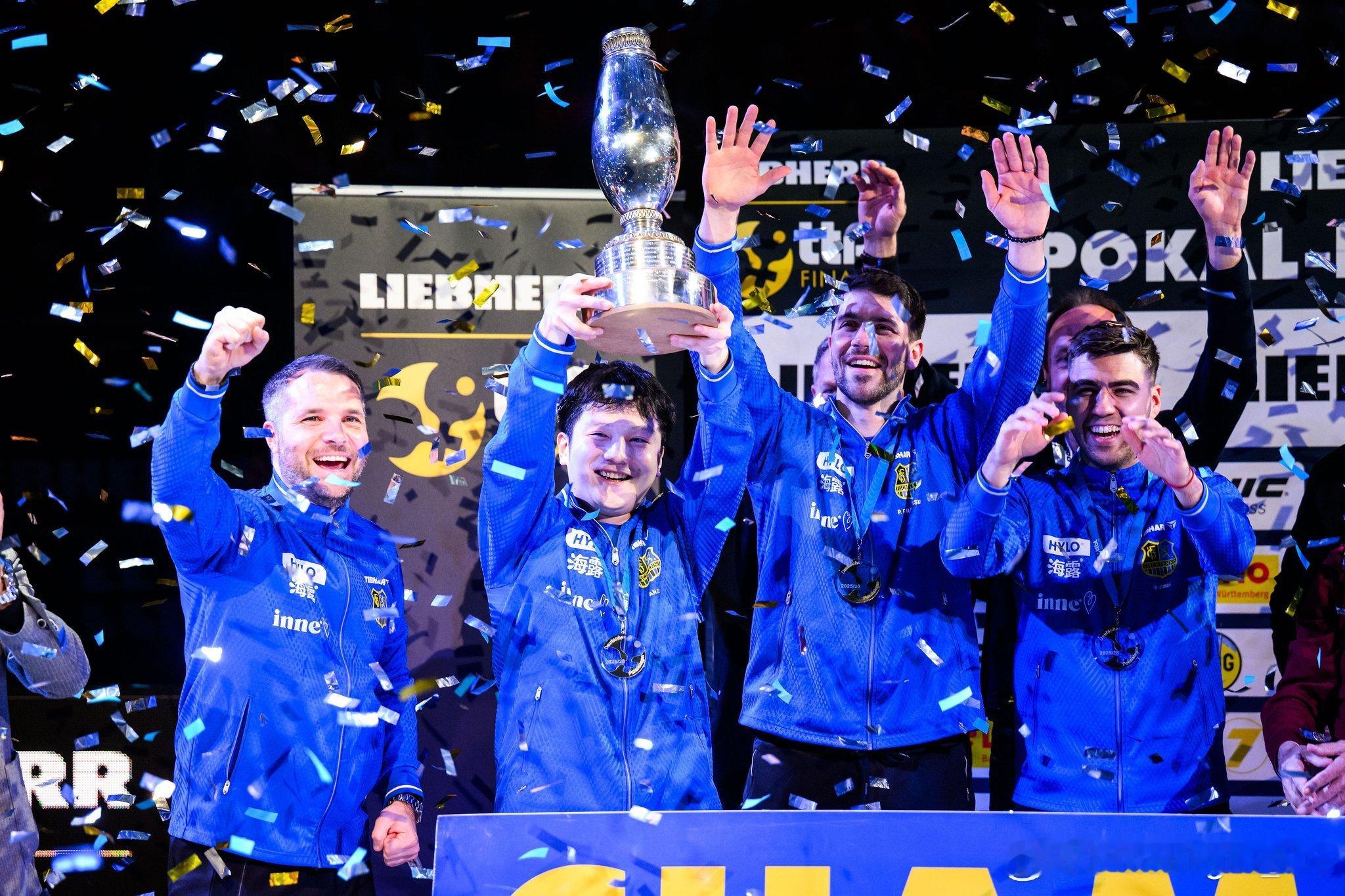 樊振东留洋生涯首冠樊振东留洋斩获首冠，加冕德国杯MVP🏆捧杯时刻笑太甜了