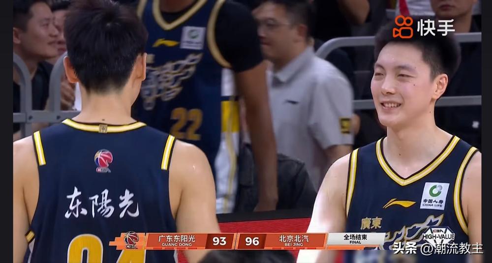 杰曼一记三分，把广东队一个赛季的遮羞布都扯下来了。
最后16秒，93平。北京队