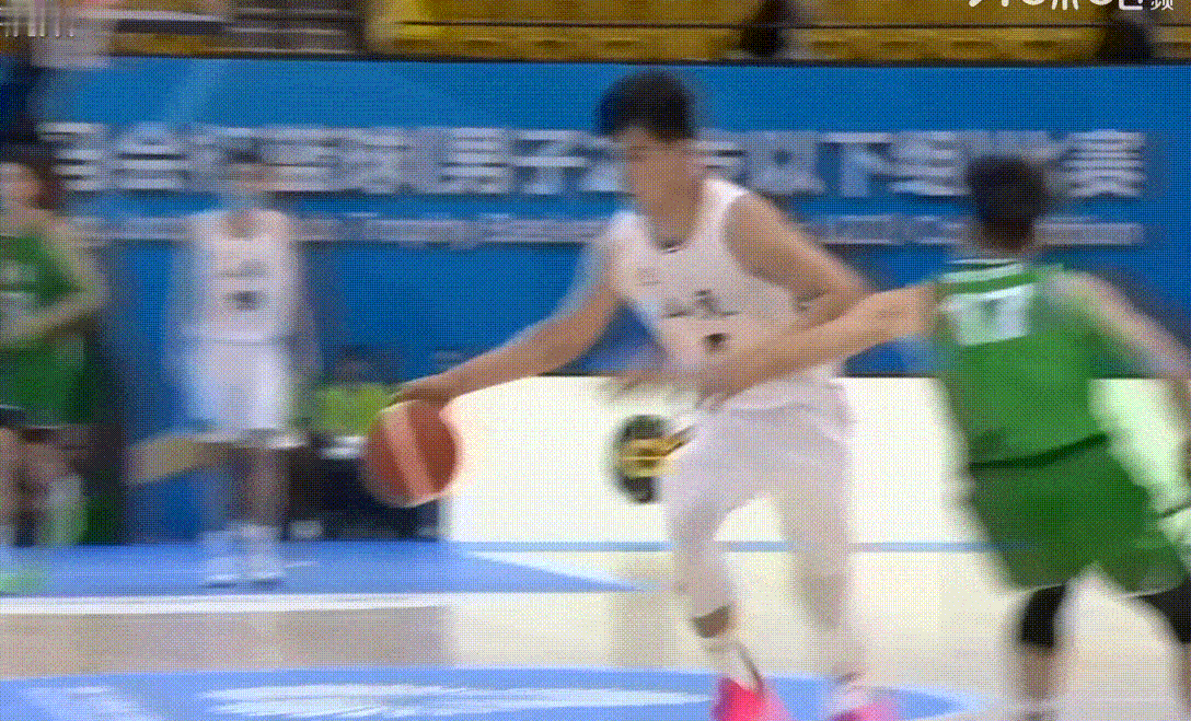 刚结束的一场U22男篮比赛，陈家政稳定发挥拿到12分4篮板6助攻2抢断，助山东队