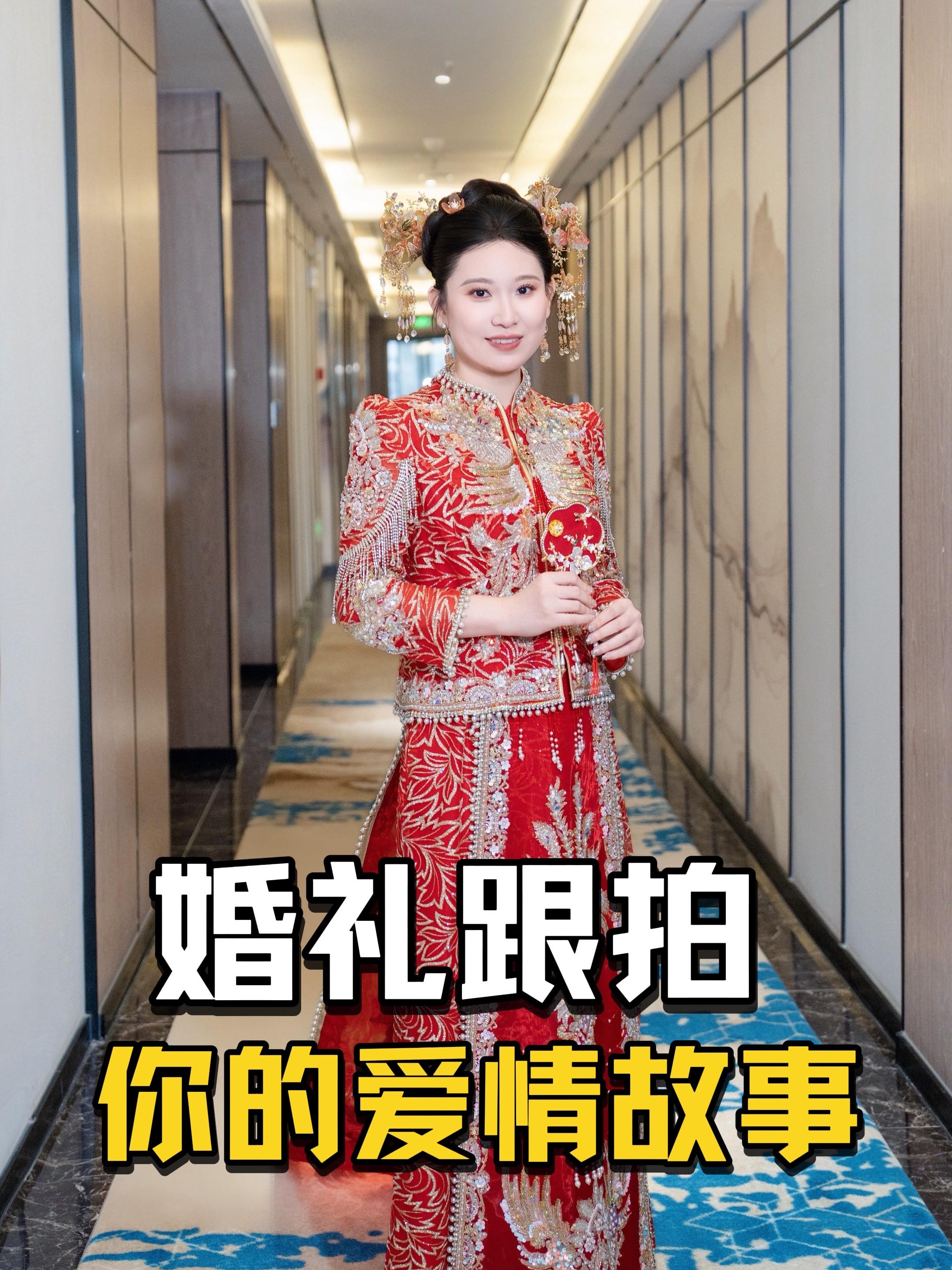 跟拍10小时，我最爱的瞬间不在婚礼现场。从清晨的晨袍到晚上的烟火，我记...