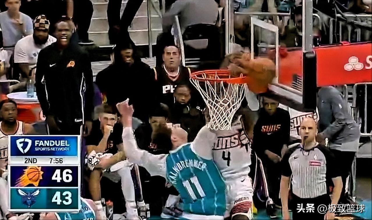 火箭弃将杰伦-格林真是太不自量力了！在今日太阳对阵黄蜂的第二节比赛中，杰伦-格林