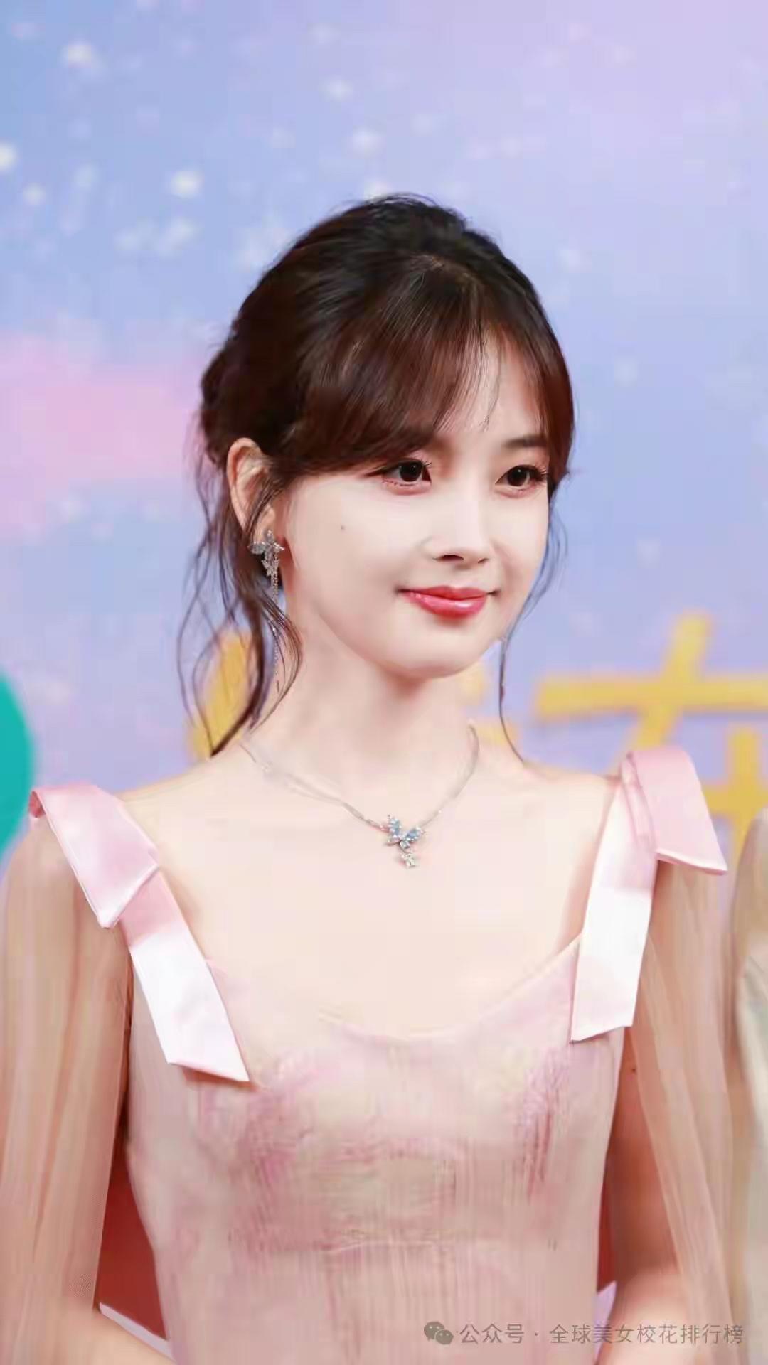 央视最美记者，经常在新闻上看到她，就是想不起来名字了