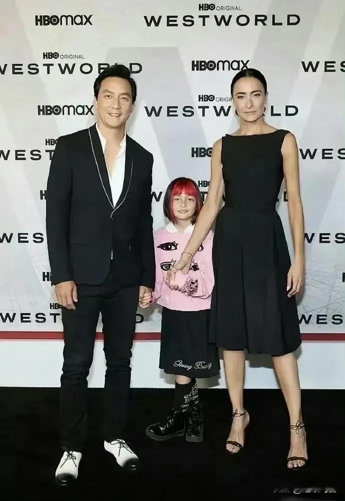 为什么父母这么高的颜值，女儿咋感觉一点没遗传到呢