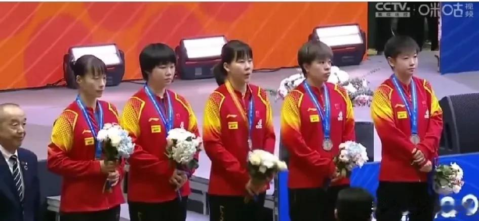 中国女乒团体赛负日本女乒，遗憾失金牌！赛后发现缺少奥运会冠军陈梦和王曼昱，这是练