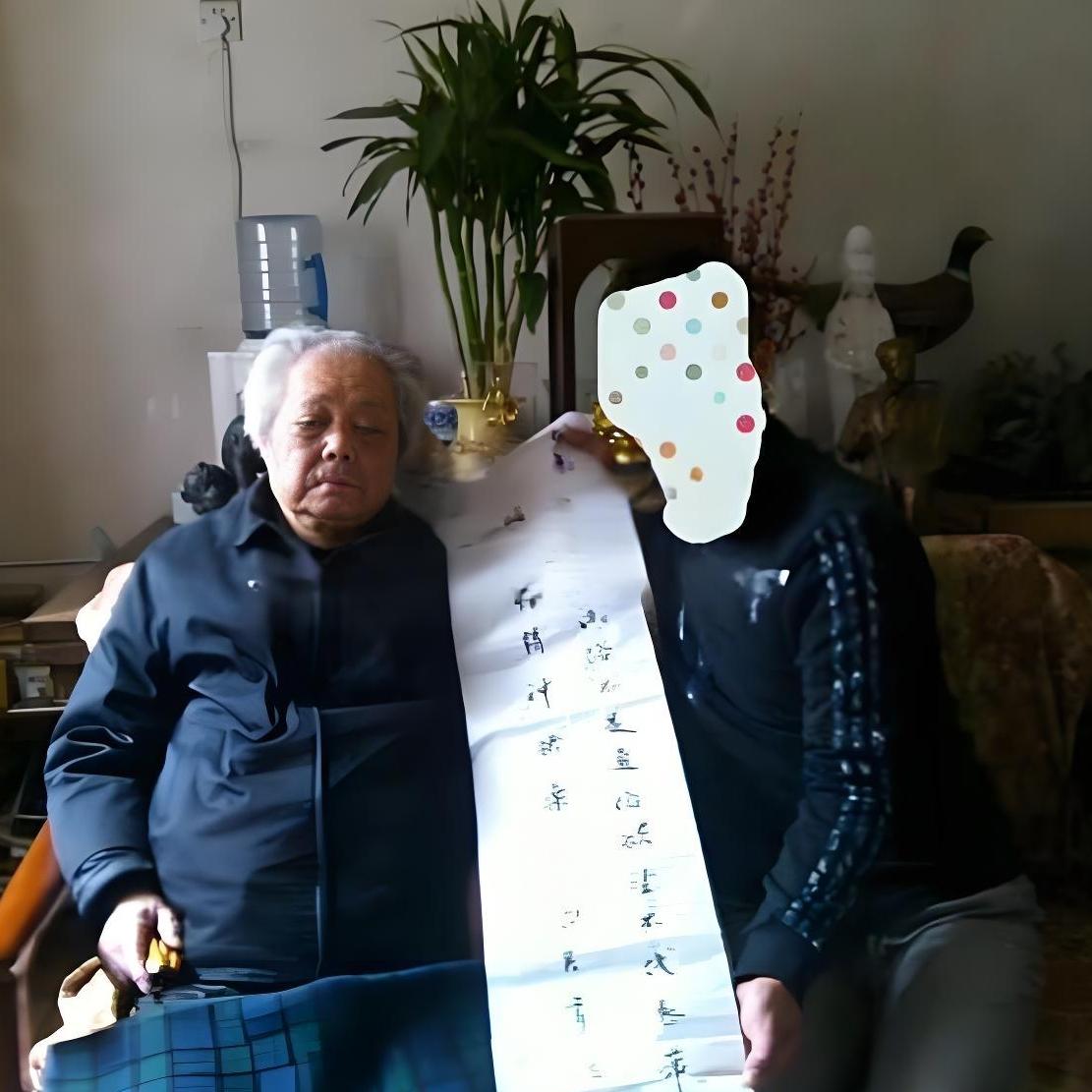 2016年，冯其庸最后一次公开露面，一张罕见的留影，此时的他身体已经大不如前，友