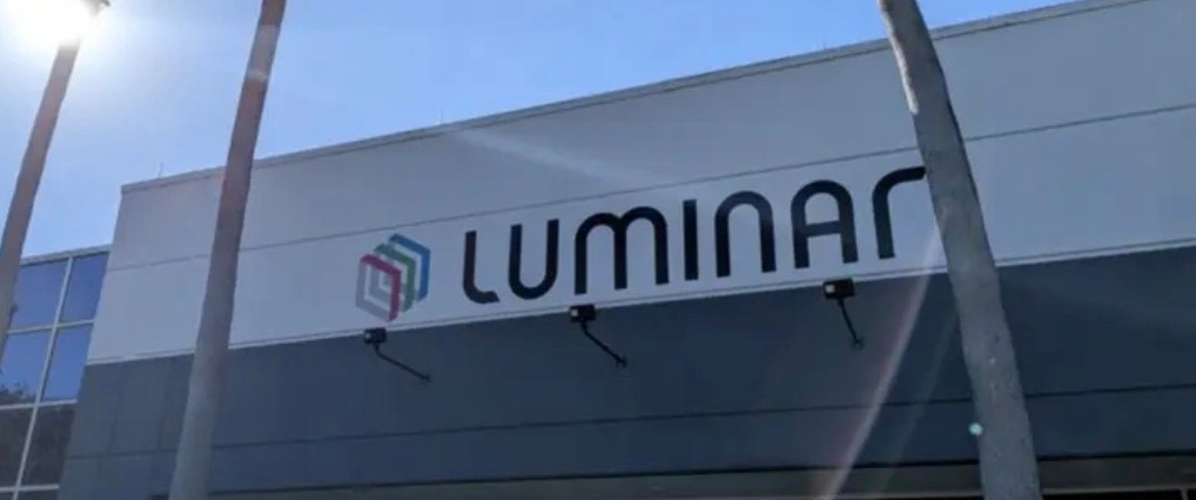 【激光雷达巨头Luminar申请破产 核心业务启动出售】近日，美国激光雷达领域头
