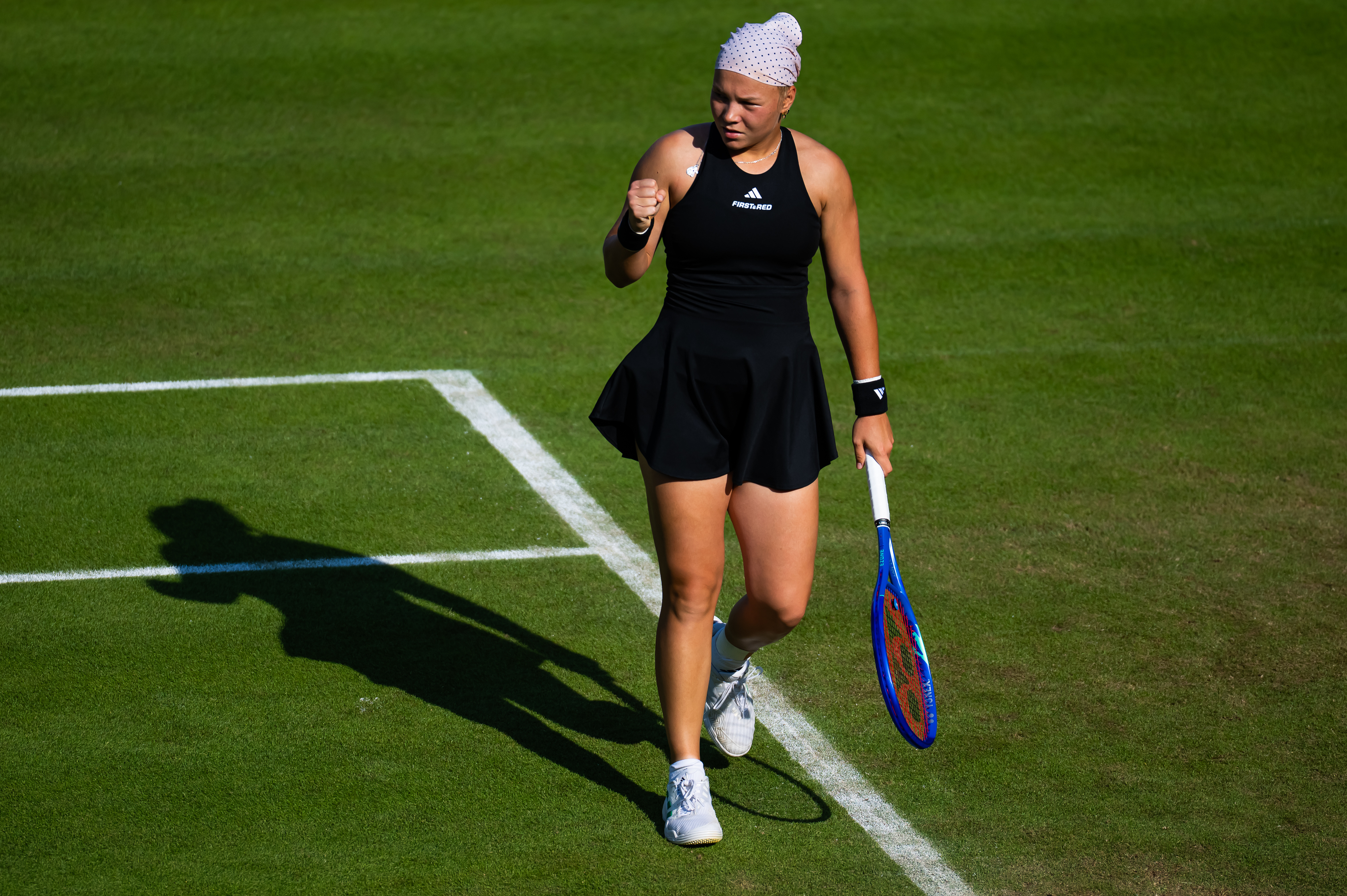 WTA500 柏林站首轮，施耐德以6-2 6-4击败维基奇，接下来将迎战万卓索娃