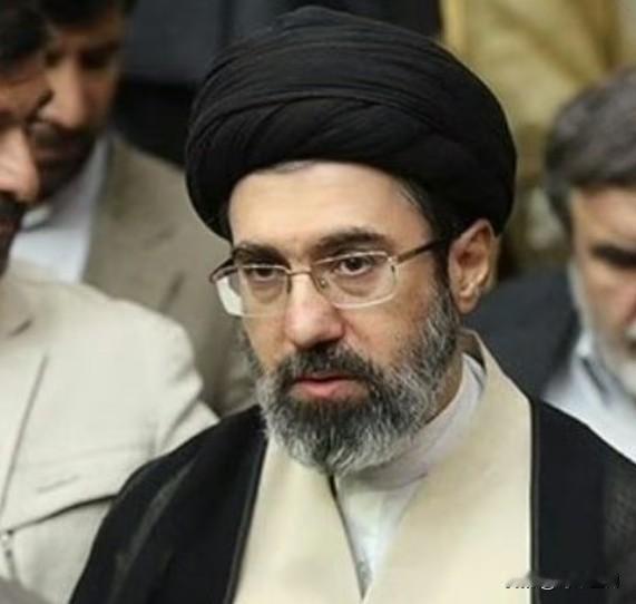 伊朗最高安全官员阿里·拉里贾尼表示：

“如果特朗普攻击伊朗的电网，那么整个中东