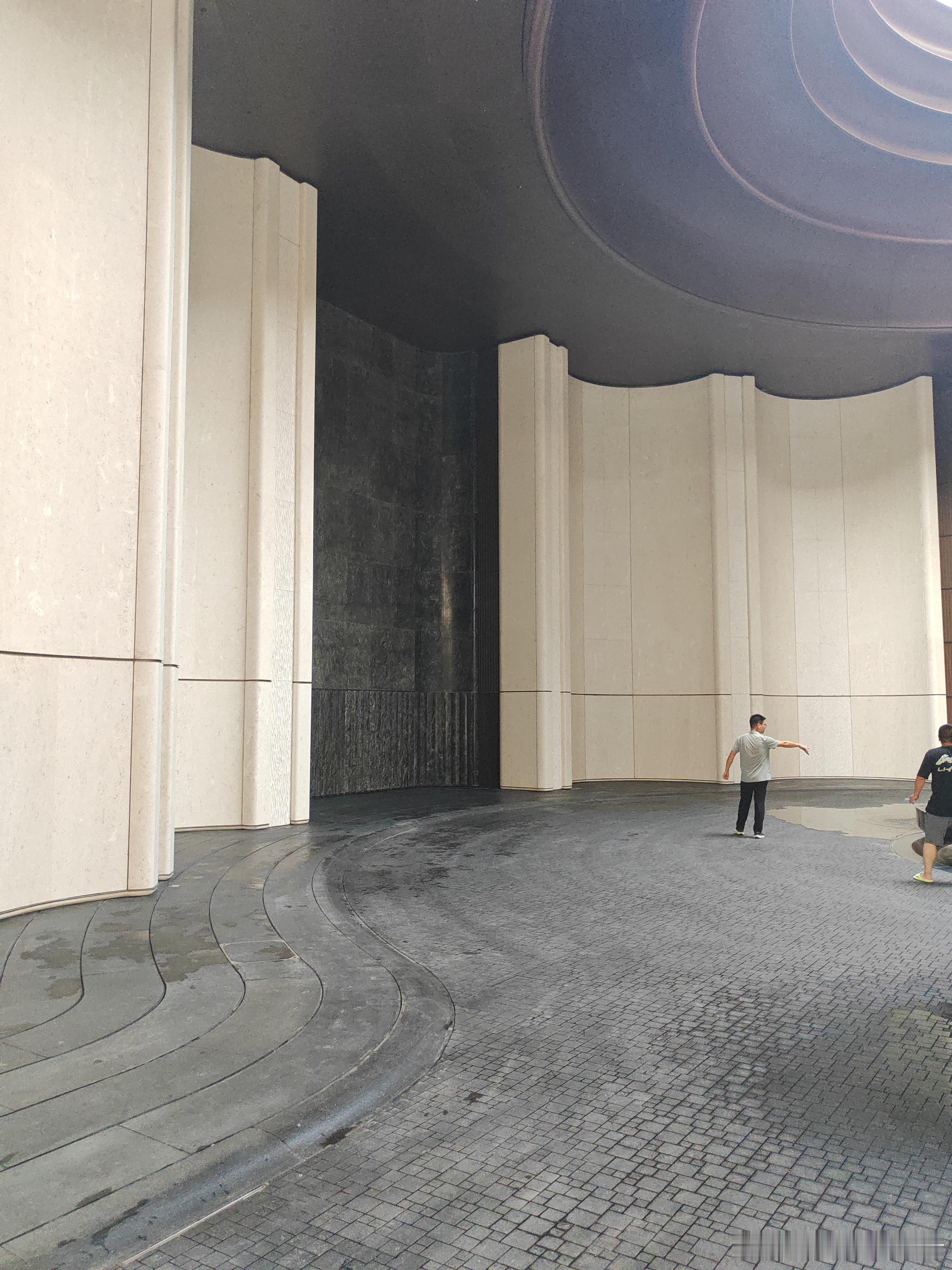 刚进售楼处就要验资600W，吓得我赶紧走了。 