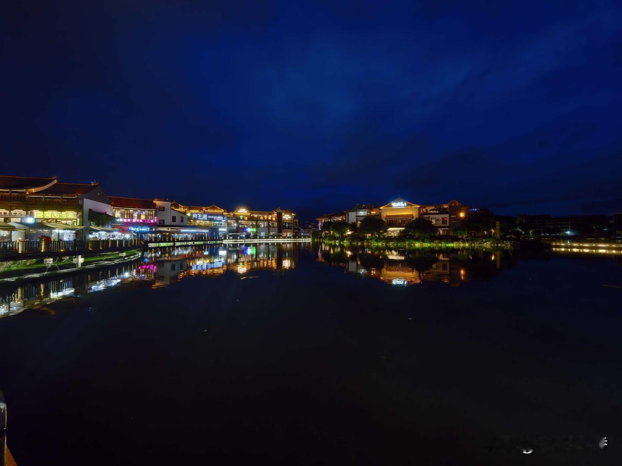 晚上出去溜达，在三学街（碑林附近），有位女士大声（北方口音）指责身边的男人，刚好