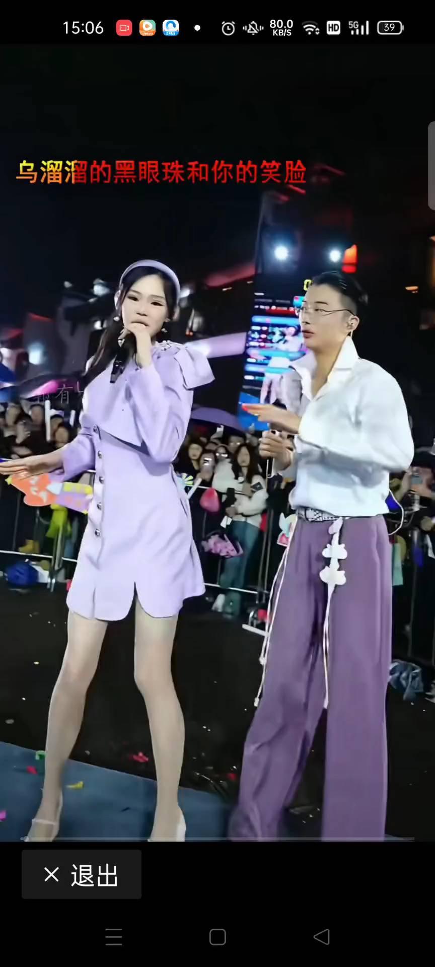 乌溜溜的黑眼珠和你的笑脸，怎么也难忘记你容颜的转变。轻飘飘的旧时光就这么溜走，转