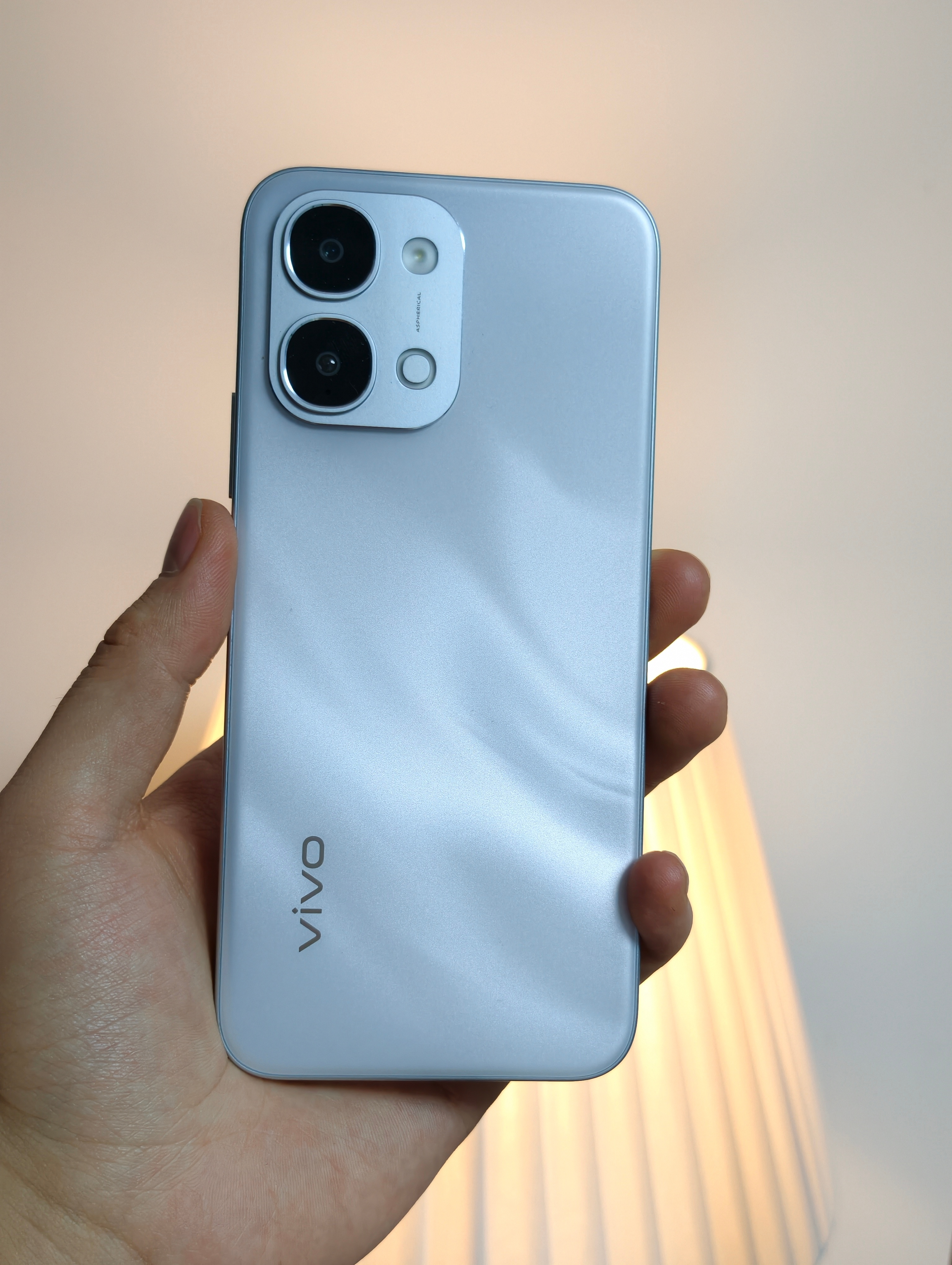 和LCD屏一样，现在的入门机型大家且用且珍惜吧，因为存储价格上涨，入门机型也会受