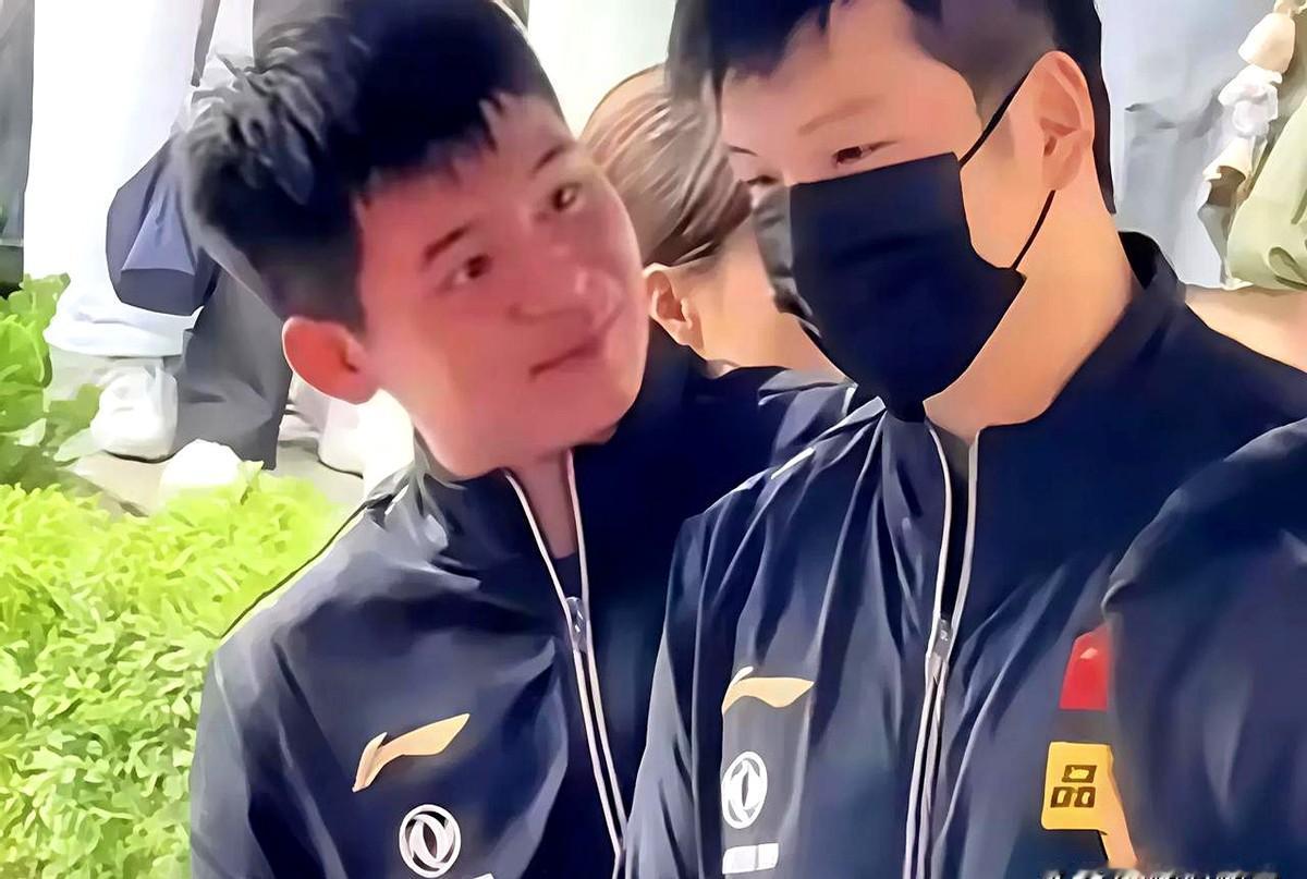 小石头一脸崇拜的看着东哥：