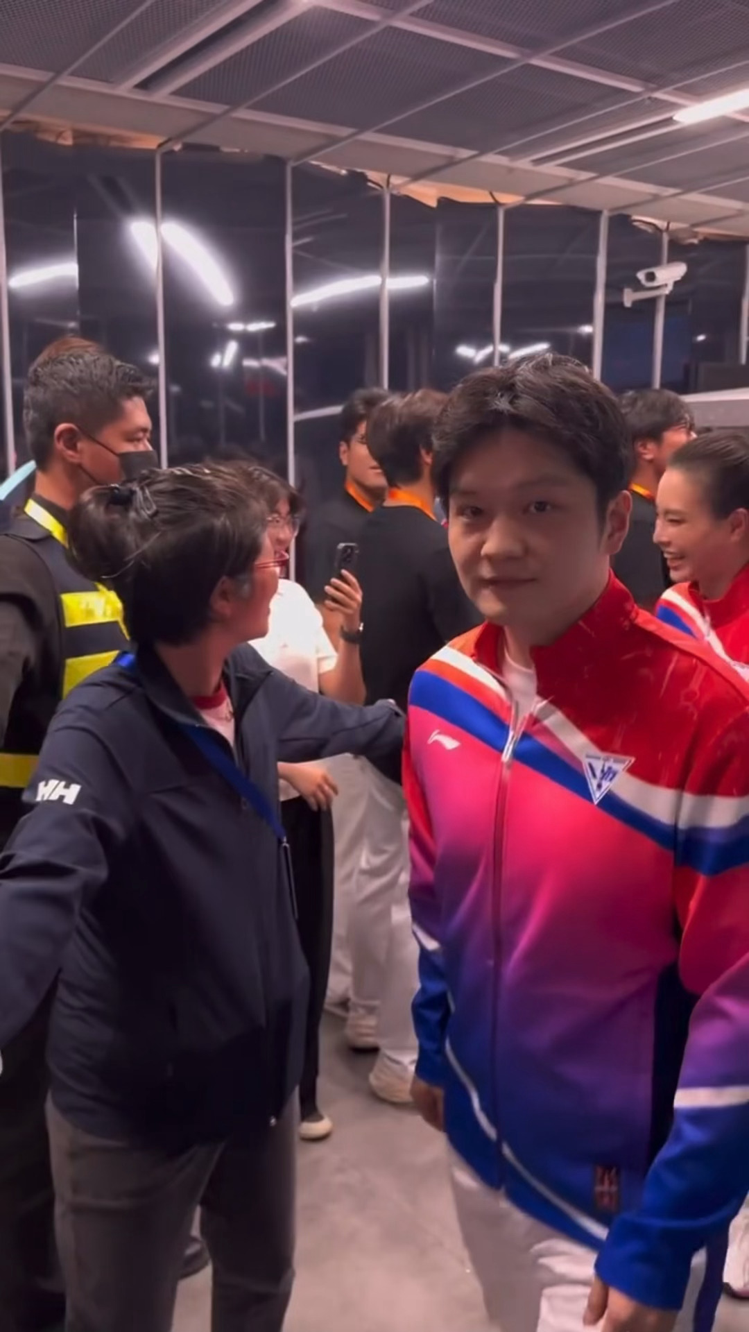 我吃吃吃©️对方正在输入樊振东突然出现樊振东祝福上海市运会参赛选手樊振东
