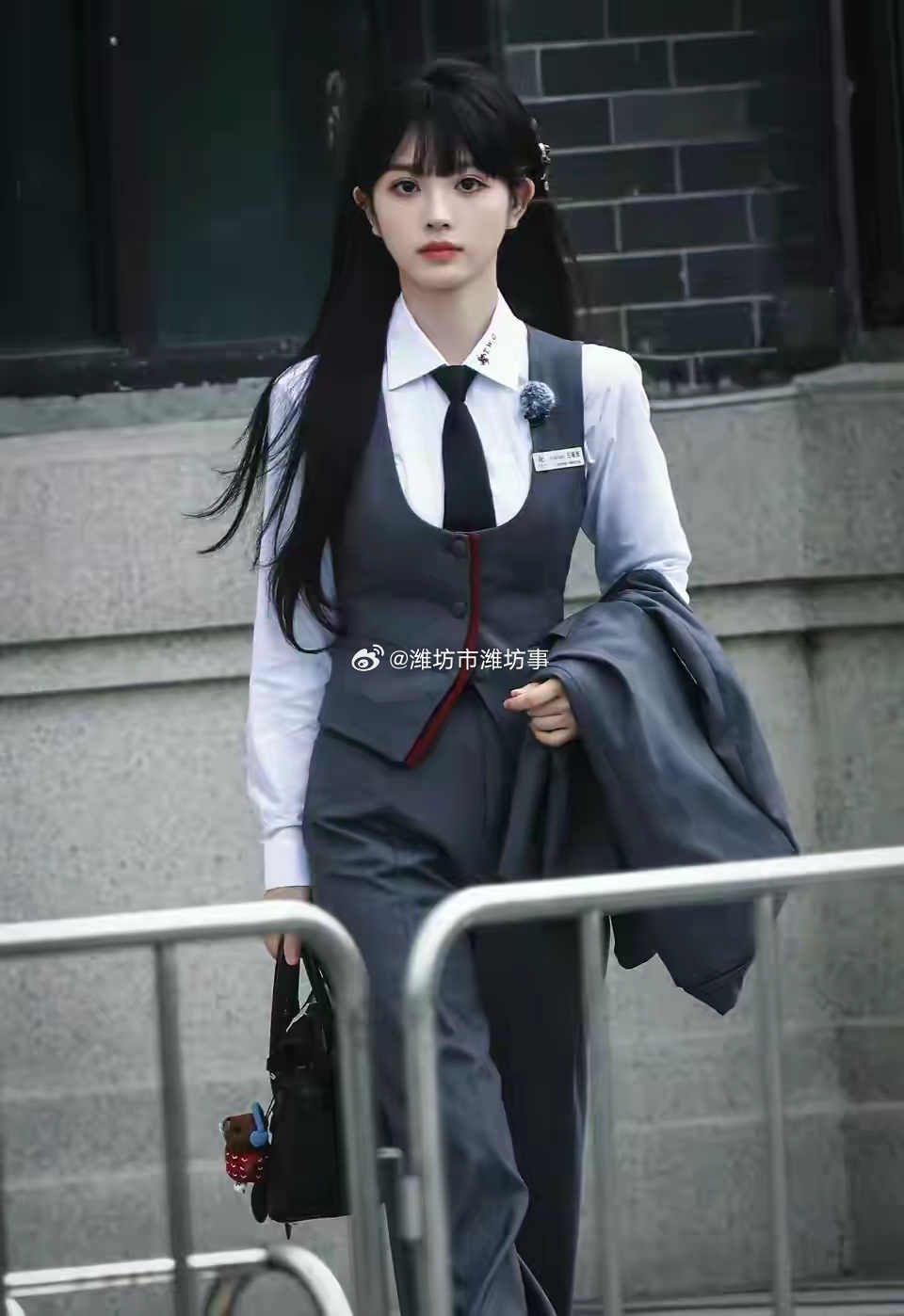 田曦薇新剧人设田曦薇在新剧《卿卿日常》中饰演的李薇是一个甜妹角色，而在另一部新剧