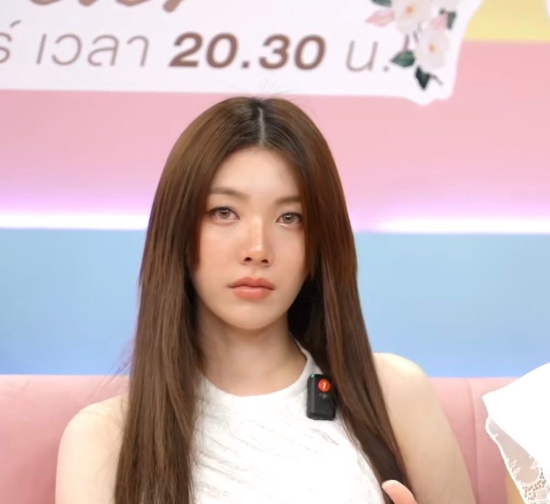真的很像一只柔弱小猫 