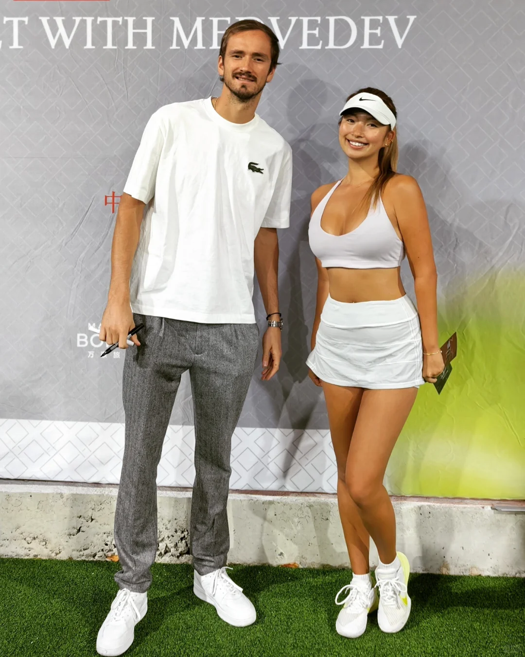 梅德韦杰夫今天加班……