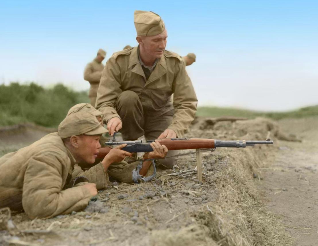 谁能认得出士兵手中的枪械类型吗？
看起来像是加兰德，也有说是春田栓动步枪的，
