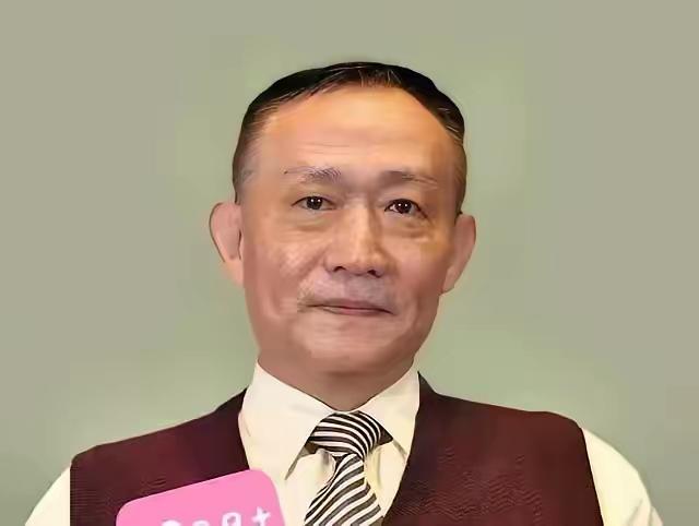 卢麒元老师有一个非常重要的观点：如果一个国家的核心决策者的家属、资产都在国外，这