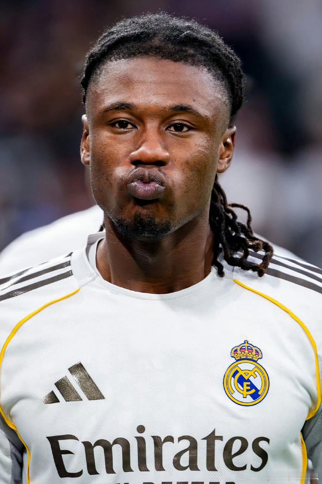 Topskills Sports：利物浦对卡马温加很感兴趣，并与他的经纪人展开了