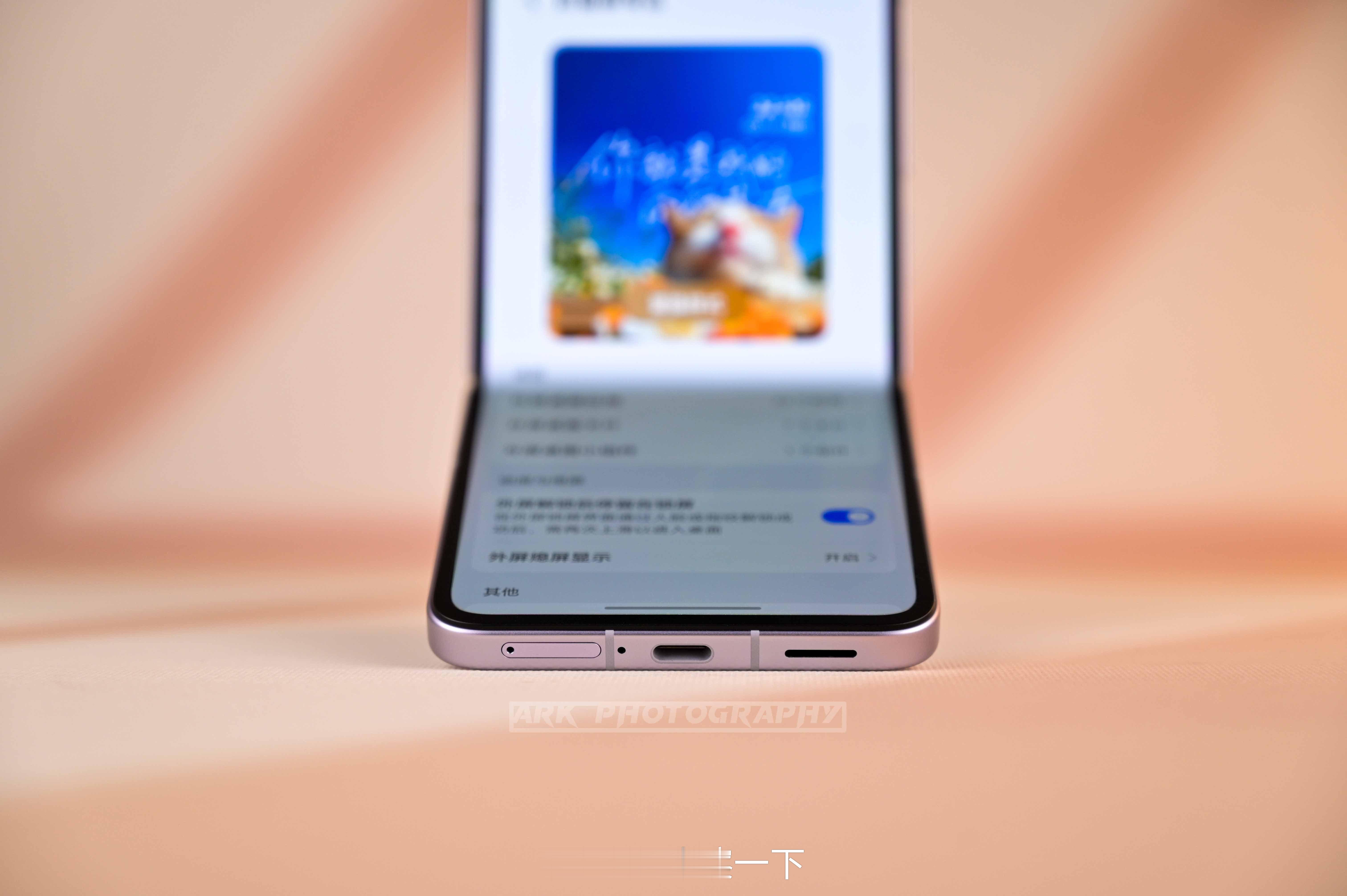 小折叠为什么更新频率慢首先折叠屏产品品类的受众就比传统直板手机少，而小折叠比大折