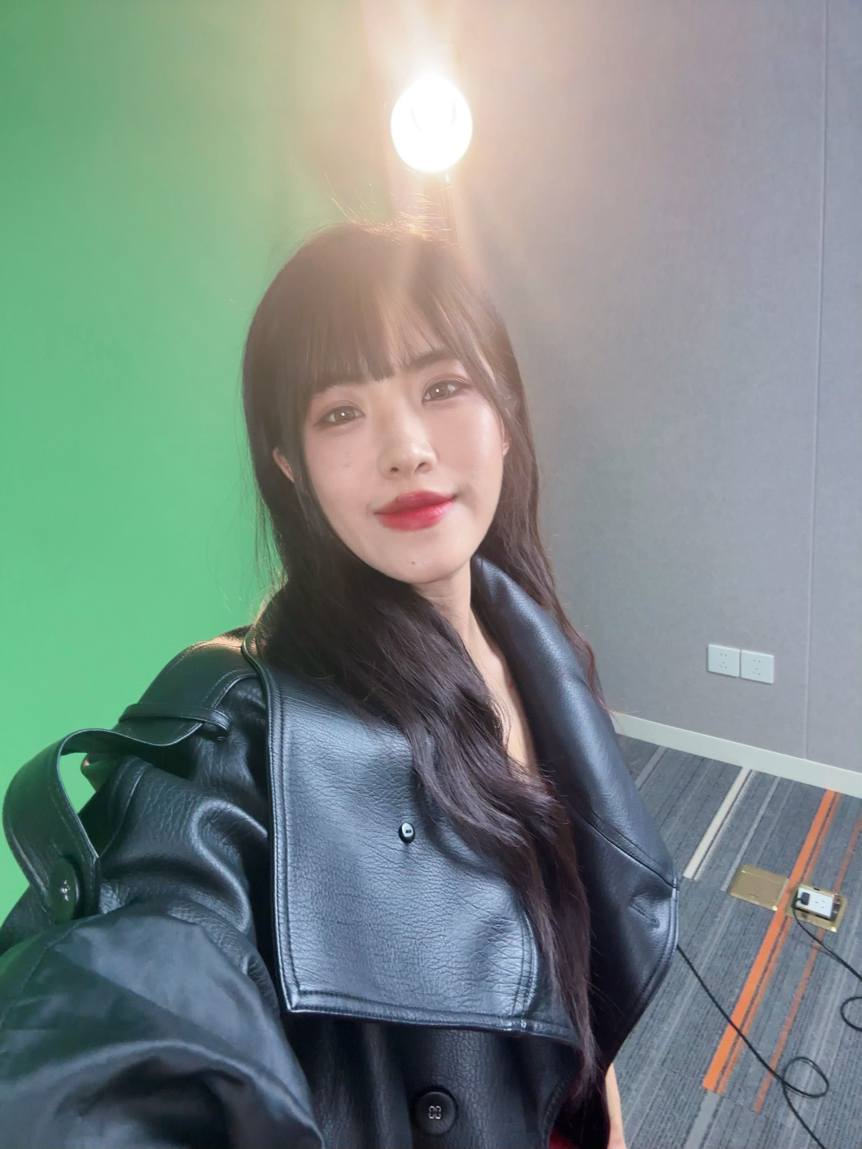 只要化了妆，就不能只干一件事儿～所以，在你桥儿这里，只要化了妆就不能只拍一个视频