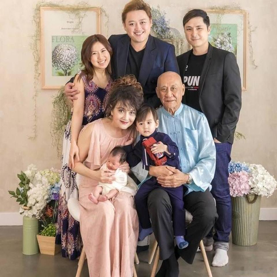 自施明離世後，其長子李泳漢與前夫李家鼎（鼎爺）、孻子李泳豪的家庭恩怨全面爆發。李