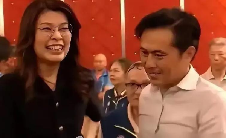 蓝营总算出了个敢掀桌子的陈以信，不少人跟着叫好，说这是个狠人

我看这反倒挺可悲