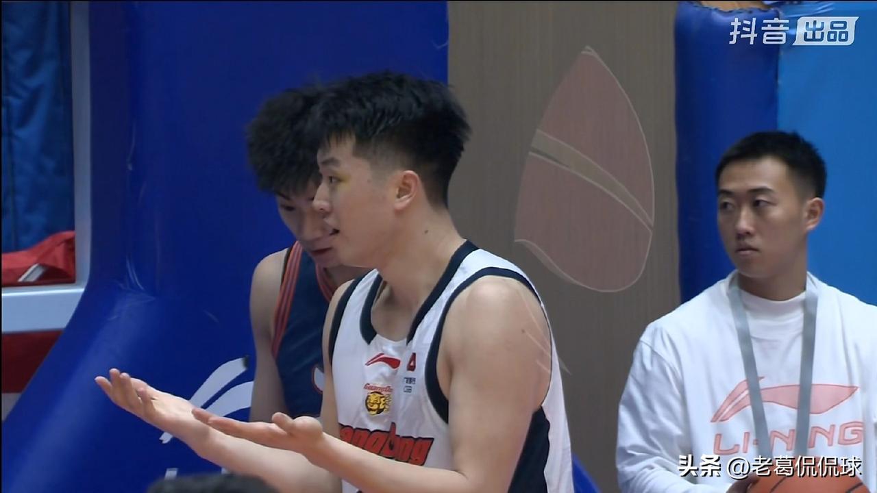 广东东阳光大将张皓嘉的场上正负值真是高的吓人！在今天广东东阳光客场以102：54