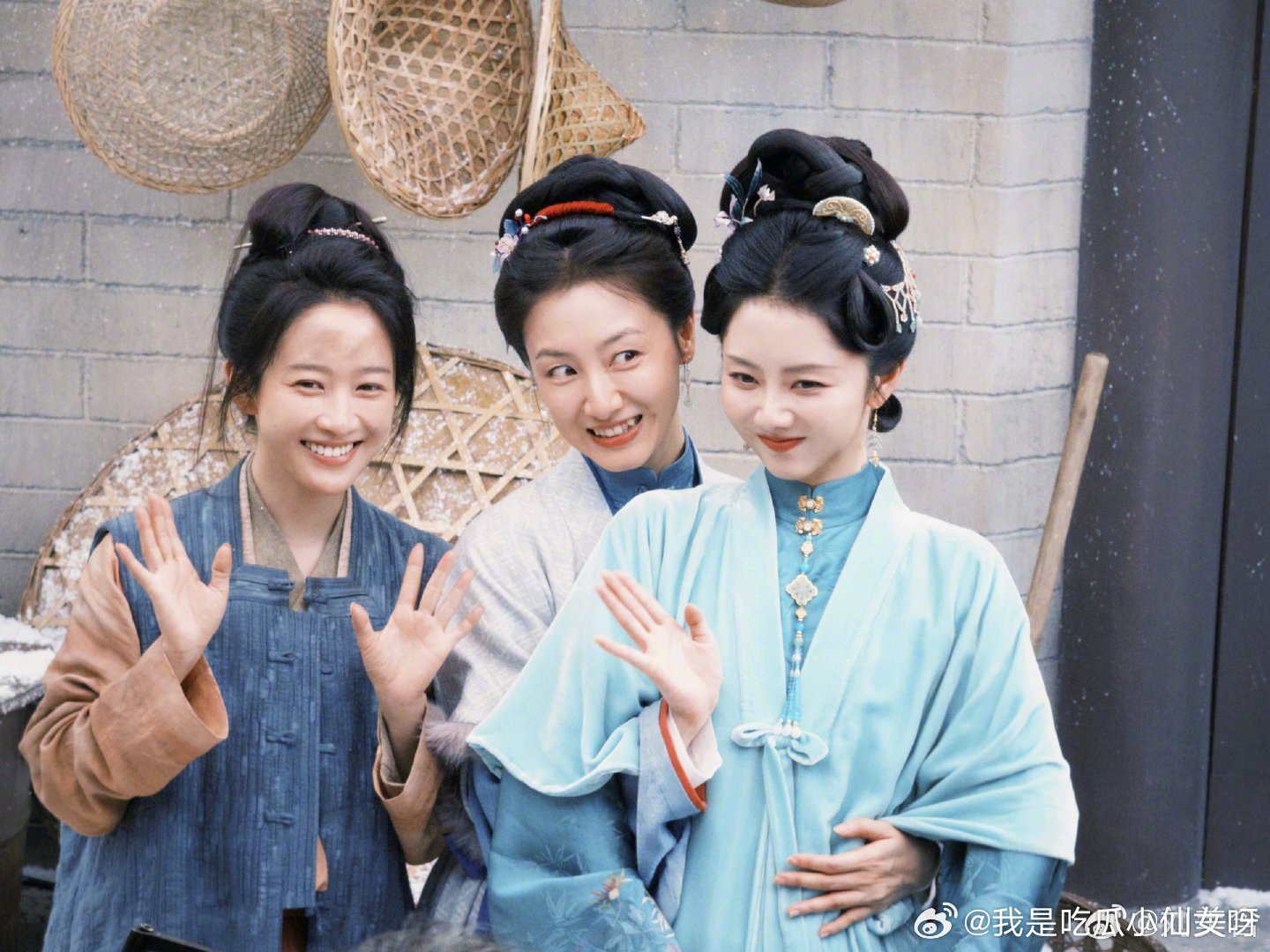 兰香如故女性角色全员上桌 吕蕺儿带着姐妹们奔赴远方开启新生活这段我反复回看，敢挣